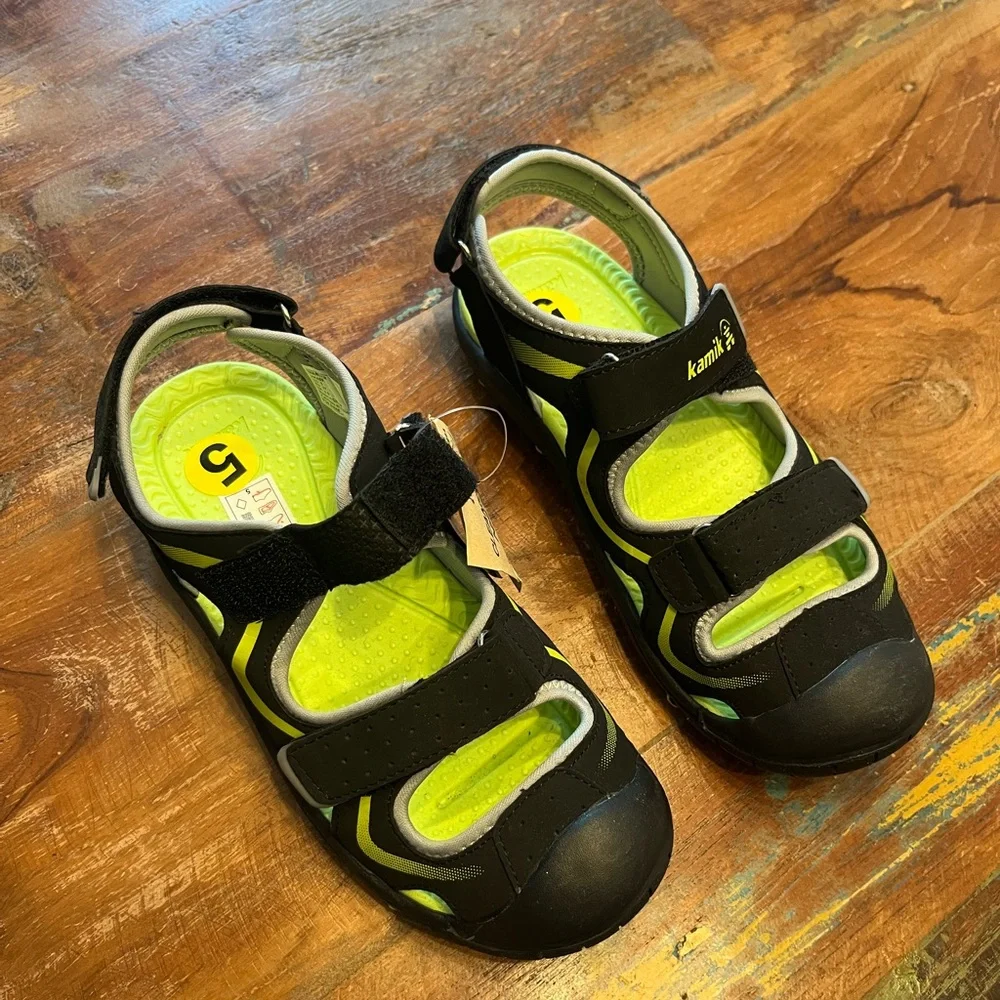 NWT Kamik Closed Toe Sandals